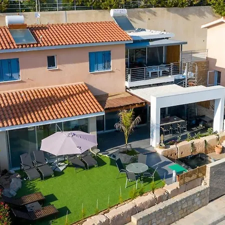 Luxury Marissa Hébergement de vacances Klorakas