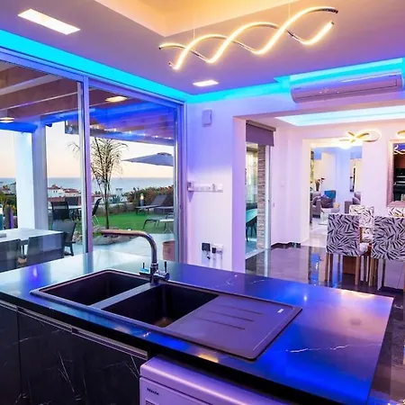 Family Luxury Marissa